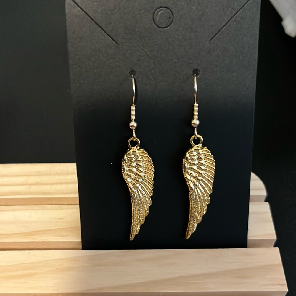 🇨🇦Brand new - angel wing earrings